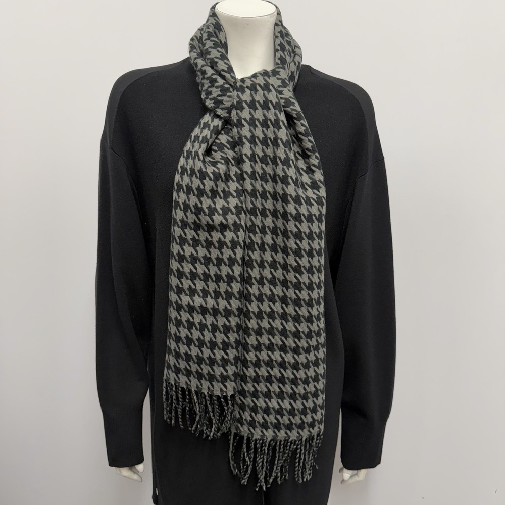Unisex 100% Cashmere Scarf Black & Gray Houndstooth Pattern 12 3/8" by 69"